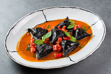 Равиоли с лососем и креветками