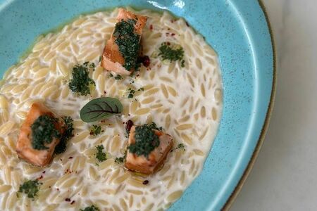 Орзо с лососем