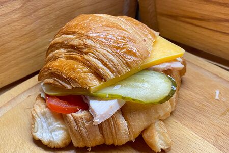 Круассан с курицей