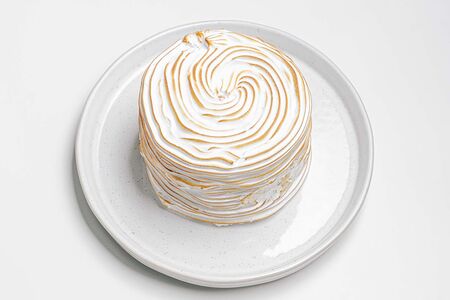 Лимонный торт с меренгой