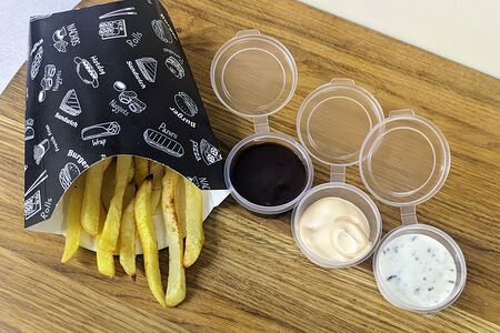 Картофель фри с соусом