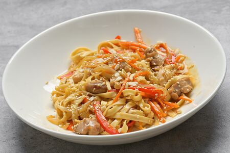 Удон с цыпленком терияки