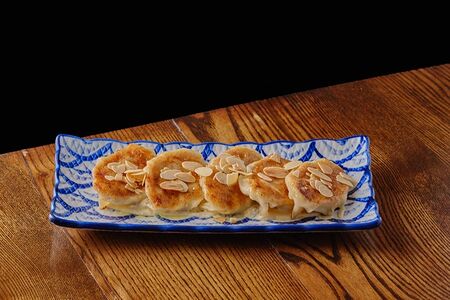 Гедза с рикоттой, тофу и трюфелем