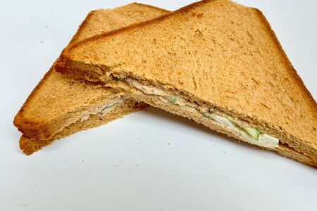 Тост с тунцом