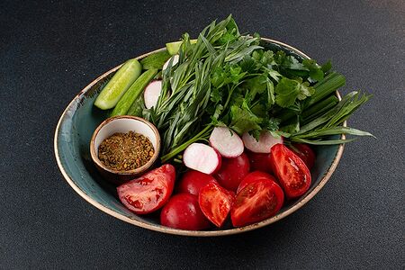 Бакинские свежие овощи и зелень