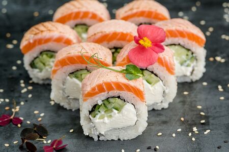 Опаленная Филадельфия с огурцом