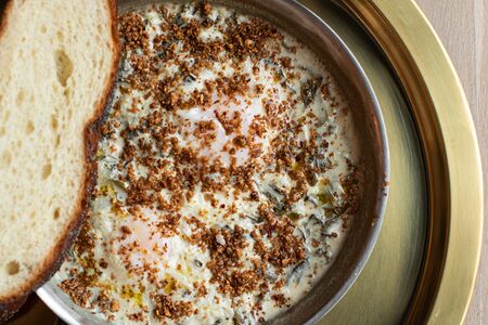 Белая шушука с соусом аджобланко