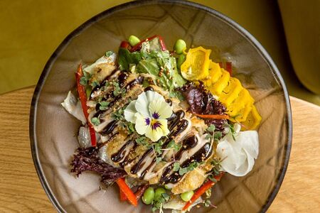 Салат с цыплёнком кацу