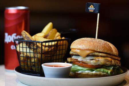 Комбо Чизбургер с двойной куриной котлетой халяль