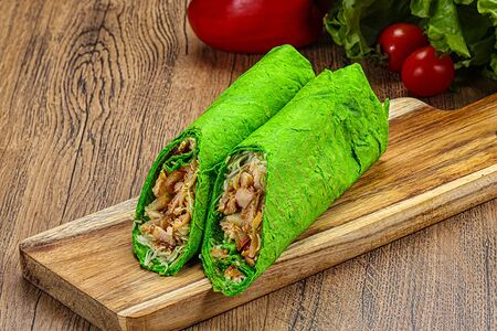 Шаурма в зелёном лаваше
