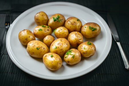 Молодой картофель в мундире