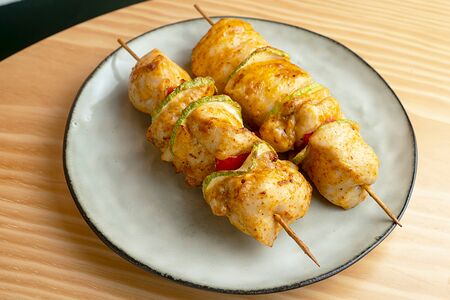 Куриный шашлык на шпажках