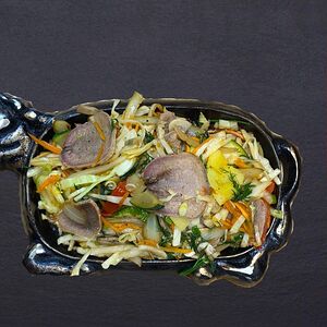 Тушеный язык с овощами по-вьетнамски Лой Бо Сао