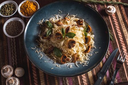 Паста с шампиньонами в сливочном соусе