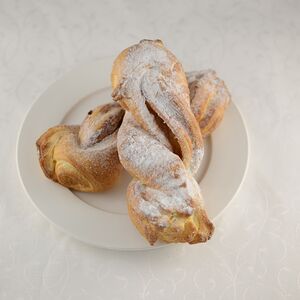 Слойка с варёной сгущенкой