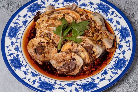 Вареная курица с острым соусом