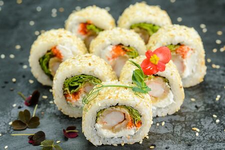 В кунжуте с креветкой темпура