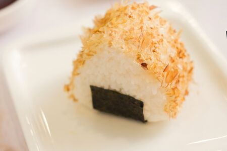 Онигири с Тунцом