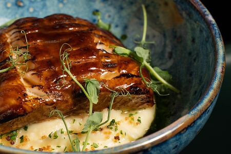 Филе угольной рыбы с муссом из цветной капусты