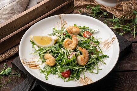 Салат Кёльн с тигровыми креветками