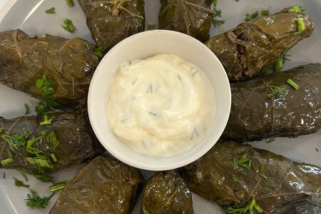 Долма из винoградных листьев