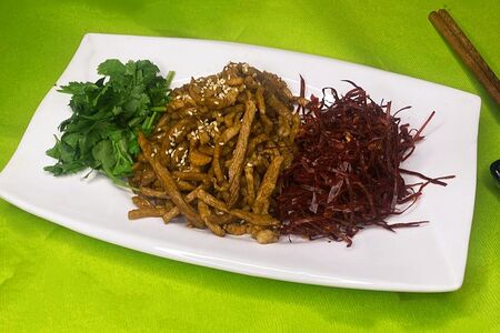 Курица стружкой с красным перцем и кинзой №410