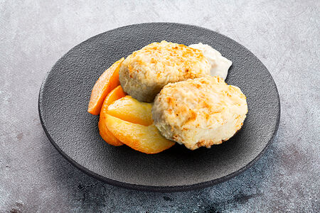 Рыбные котлетки с гарниром и соусом на выбор