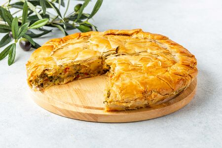 Пирог Пататопита с картошкой и овощами веганский