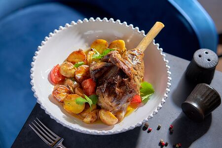 Запеченная ножка ягненка