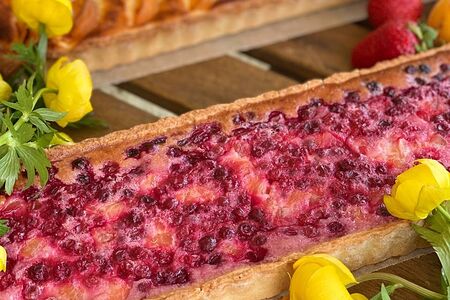 Тарт с брусникой и ананасом