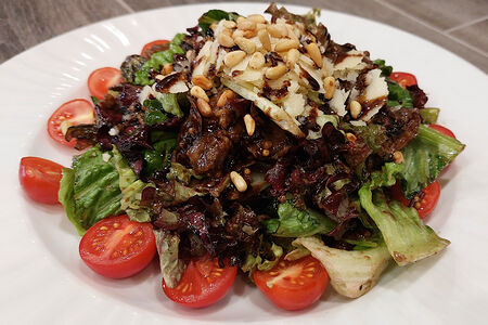 Салат с куриной печенью