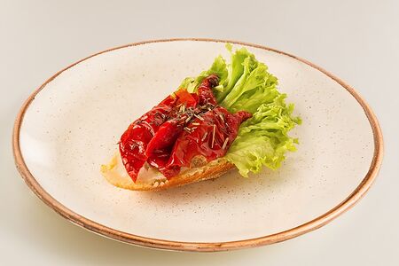 Брускетта с вялеными томатами