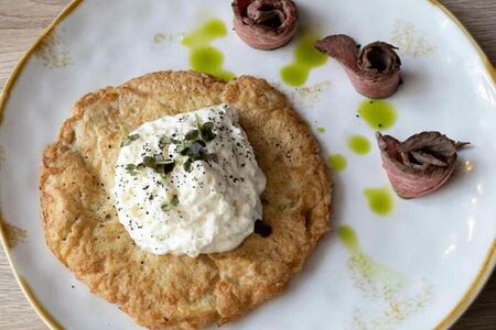 Картофельный драник с ростбифом