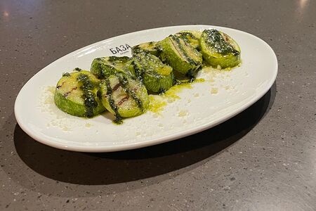 Цукини с песто и сыром пармезан