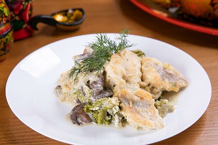 Рыба с брокколи в сливочном соусе