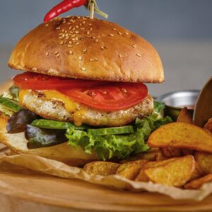 Бургер с говяжьей котлетой 