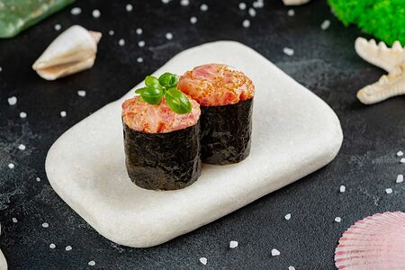 Гункан с тунцом