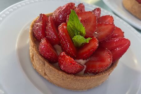 Тарталетка с клубникой