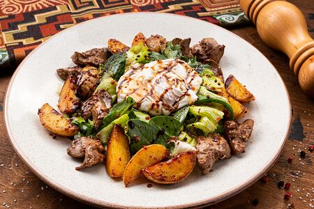 Теплый салат с куриной печенью