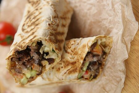 Острая шаурма с бараниной на мангале