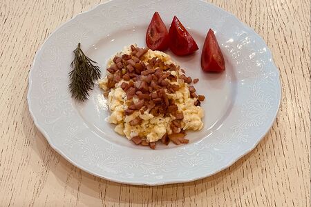 Скрэмбл с ветчиной