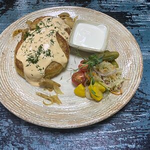 Белорусские колдуны с уткой и кроликом под соусом Строганов