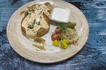 Белорусские колдуны с уткой и кроликом под соусом Строганов