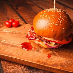 Бургер Брусничный