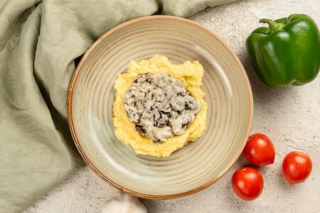 Бефстроганов с картофельным пюре