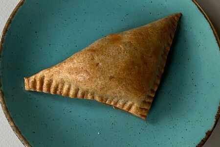 Пирожок с вишней