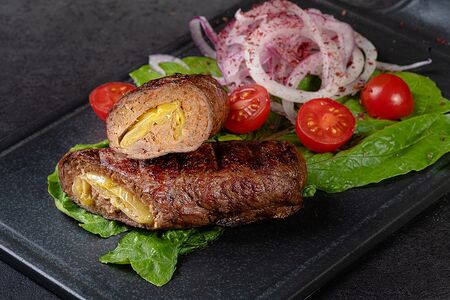 Ролл из говяжьей вырезки на мангале