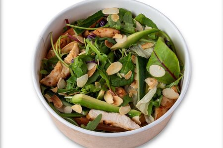 Сингапурский салат с цыпленком и авокадо