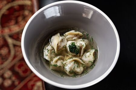 Пельмешки из мраморной говядины в бульоне