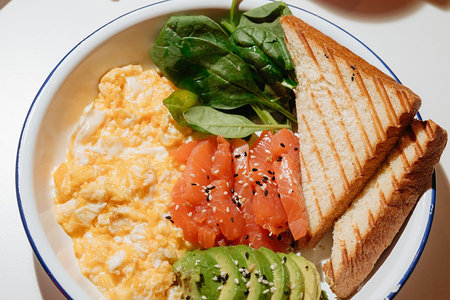 Завтрак с лососем